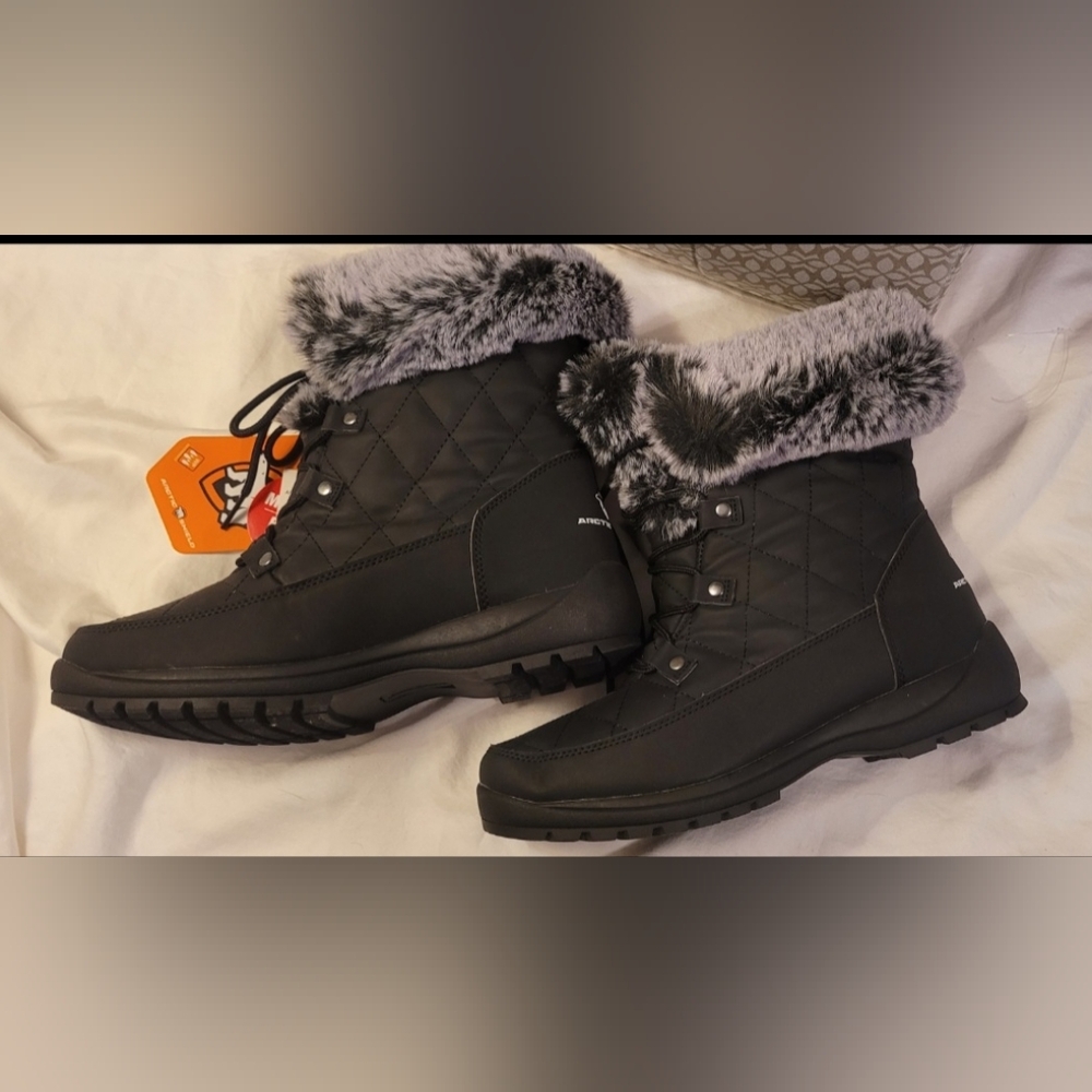 Women's Black Winter Boots with Faux Fur